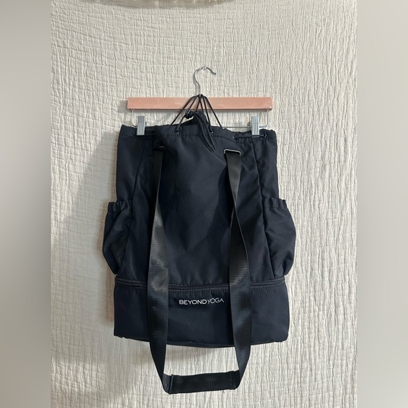 Beyond Yoga Black Convertible Backpack Bag, BEYOND YOGA Convertible Gym Bag - Picture 2 of 4